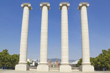 Four white columns, Barcelona