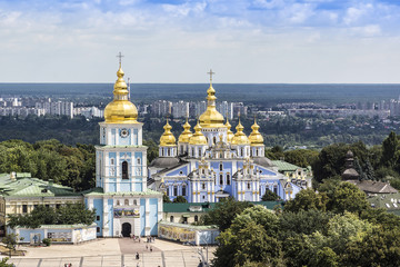 Fototapeta na wymiar Golden-Domed katedry Świętego Michała w Kijowie, Ukraina, Europa.