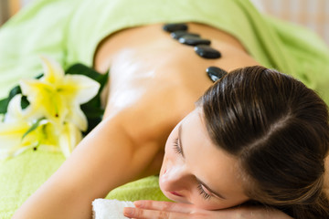 Obraz na płótnie Canvas woman having wellness hot stone massage