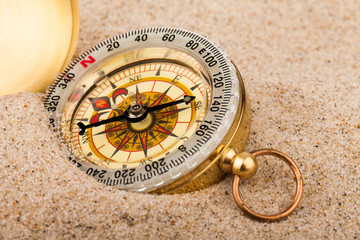 Fototapeta na wymiar compass on the beach