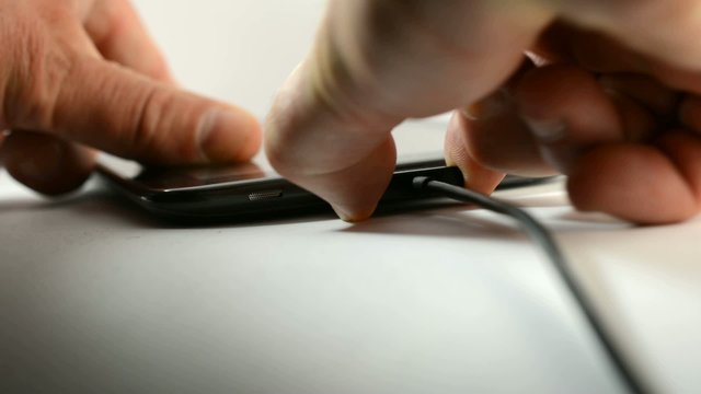 Tablet und Ladekabel