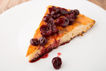 Cheesecake with berries sauce