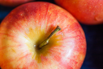 many apples