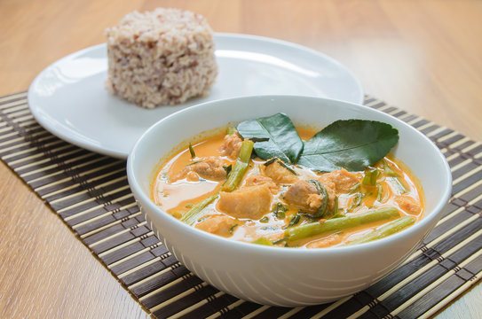 Pork curry with water spinach (Tae-pho soup)