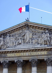 Fototapeta na wymiar Assemblée nationale avec drapeau