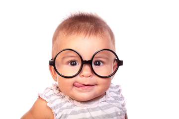 bébé et lunettes