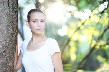 junge Frau im Park