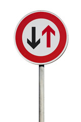 Verkehrsschild entgegenkommenden Fahrzeugen Vorrang gew&Scaron;hren