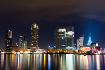 Fototapeta na wymiar Rotterdam skyline at night