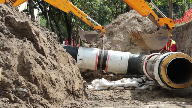District Heating Pipe Laying With Two Excavators