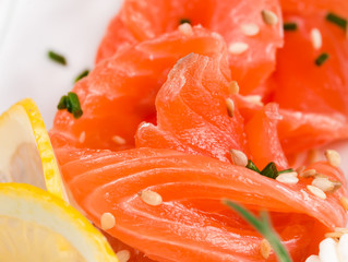 Sliced ​​salmon with sesame