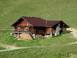 Fototapeta premium Traditional old farm house in the Bernese Oberland, Swiss Alps