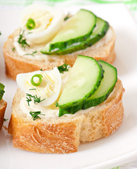 sandwiches with boiled egg and cucumber