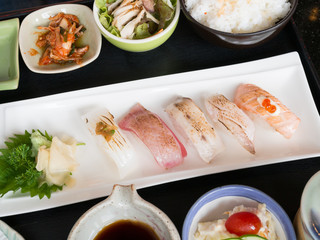 Grilled sushi set