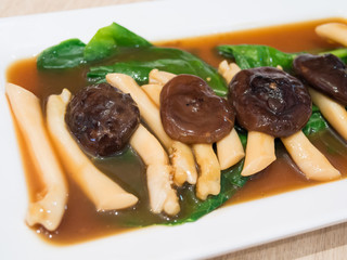 Braised Sea Asparagus Clams with Kale