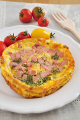 Omlette mit Schinken und Tomaten