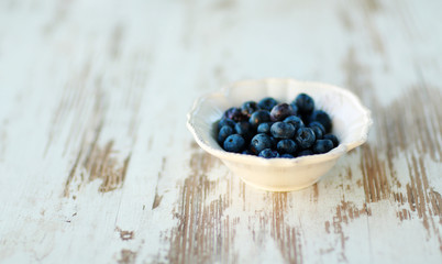 Fototapeta na wymiar blueberries in vintage plate
