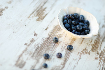 Fototapeta na wymiar blueberries in vintage plate