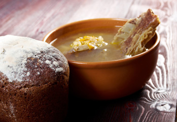 Pea soup with beef ribs