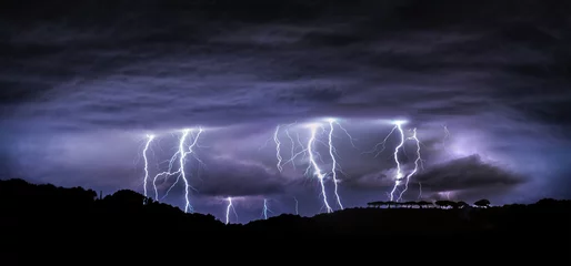 Foto auf Acrylglas Sturm Nachtlandschaft mit Blitz