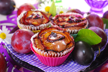 muffins with plums in rose shape