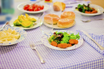 Fototapeta na wymiar chicken nugget salad with tomatoes and avocado