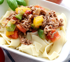 Nudeln mit Fleischsauce