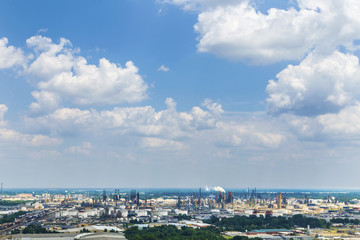 Obraz premium view from Baton Rouge to the oil refineries