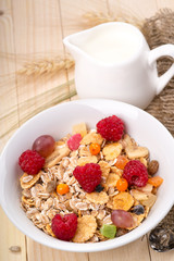 Muesli with berries and fruit slices