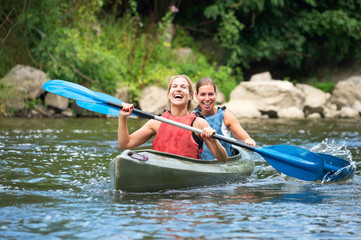 Women kayaking - 56096188