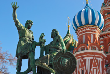 Fototapeta na wymiar Katedra Świętego Bazylego na Placu Czerwonym w Moskwie