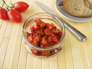 Hausgemachter Würstchensalat