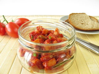 Hausgemachter Würstchensalat