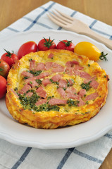 Omlette mit Schinken und Tomaten