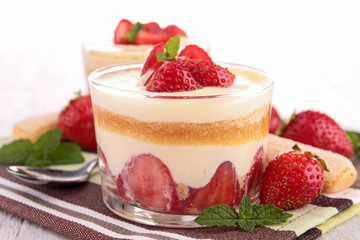 strawberry tiramisu