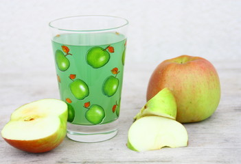 jus de fruit et pomme verte et rouge bio