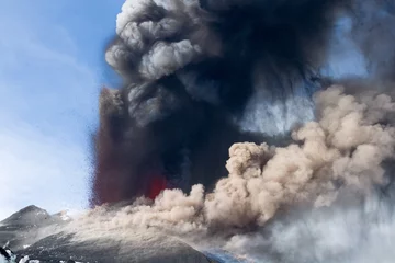 Papier Peint photo Lavable Volcan Eruption de l& 39 Etna en avril 2012