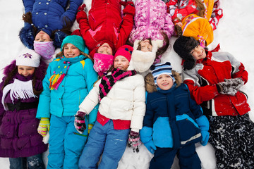 Naklejka premium many kids in snow