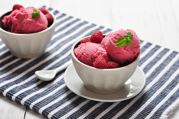 Raspberry ice cream