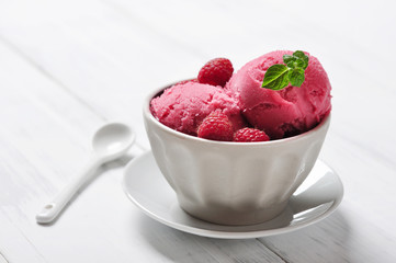 Raspberry ice cream