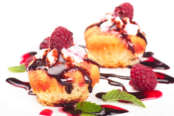 Muffins with raspberry and chocolate topping