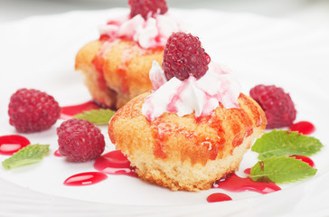 Muffins with raspberry and cream topping