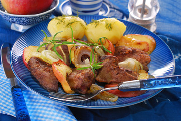 turkey liver fried with onion and apple