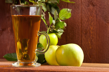 A glass of apple juice with fresh fruits