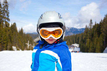 Fototapeta na wymiar Little ski boy.