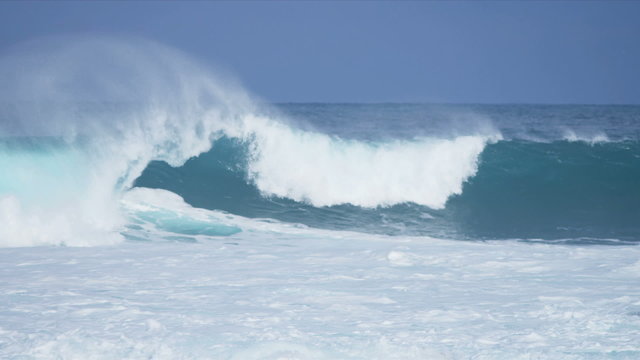 Giant Breaking Ocean Waves 