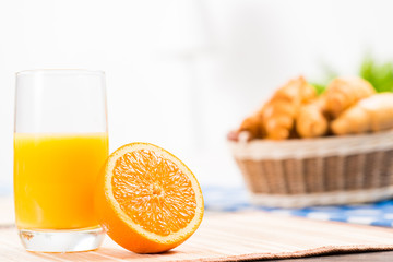 Obraz na płótnie Canvas orange and a glass of orange juice