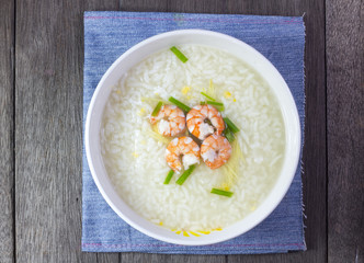 Rice soup with shrimp