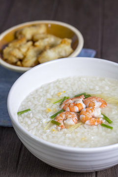 Rice soup with shrimp