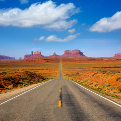 Widok z US 163 Scenic road to Monument Valley Utah - 56165301